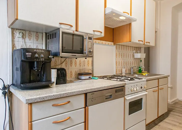 Budget Private Near Danube & Millennium Tower, Long