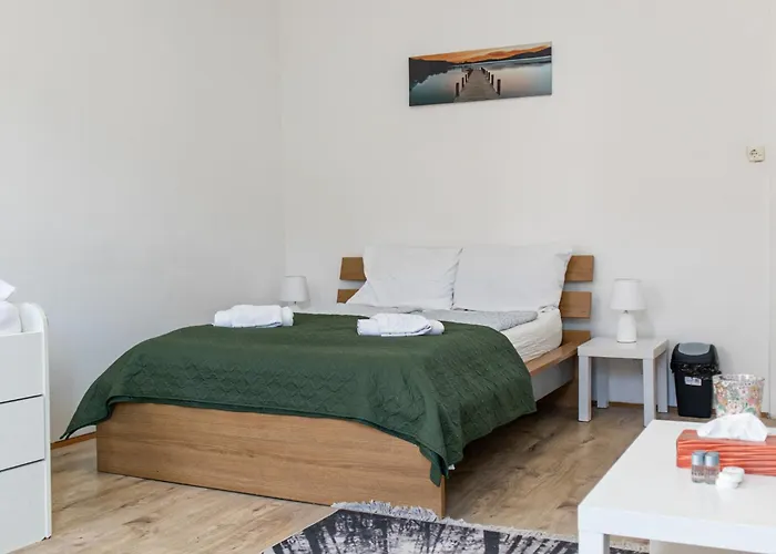 Budget Private Near Danube & Millennium Tower, Long