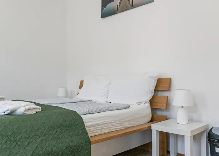 Budget Private Near Danube & Millennium Tower, Long Διαμέρισμα