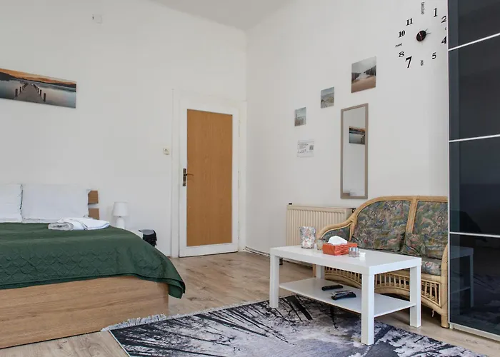 Budget Private Near Danube & Millennium Tower, Long Βιέννη
