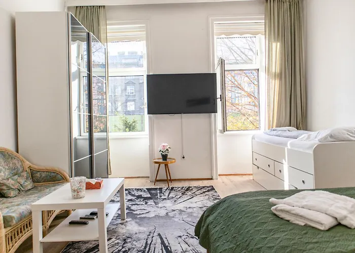 Budget Private Near Danube & Millennium Tower, Long Διαμέρισμα
