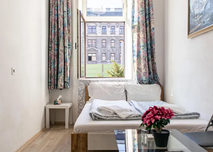 Budget Private Near Danube & Millennium Tower, Long Διαμέρισμα *