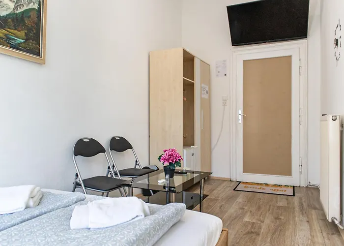 Budget Private Near Danube & Millennium Tower, Long Διαμέρισμα *
