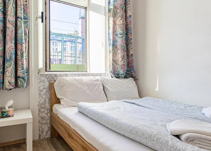 Budget Private Near Danube & Millennium Tower, Long Διαμέρισμα *