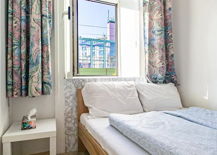 Budget Private Near Danube & Millennium Tower, Long