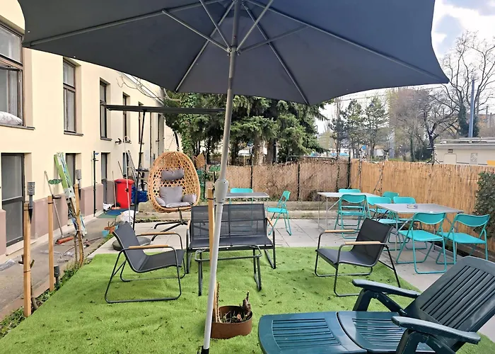 Budget Private Near Danube & Millennium Tower, Long Διαμέρισμα